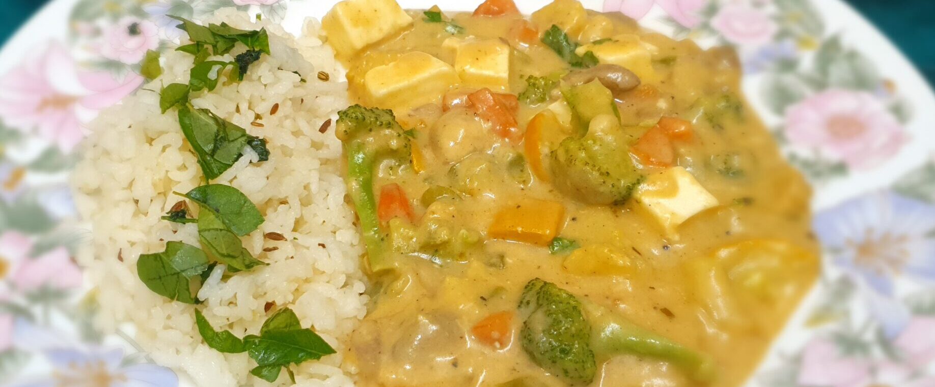 VEGETABLES IN PAPRIKA SAUCE WITH BUTTER GARLIC HERB RICE Women